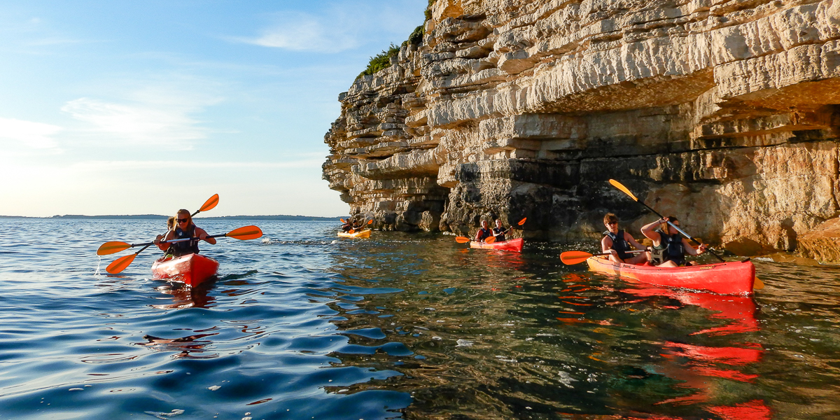 Sunset kayaking along the rocky coastline